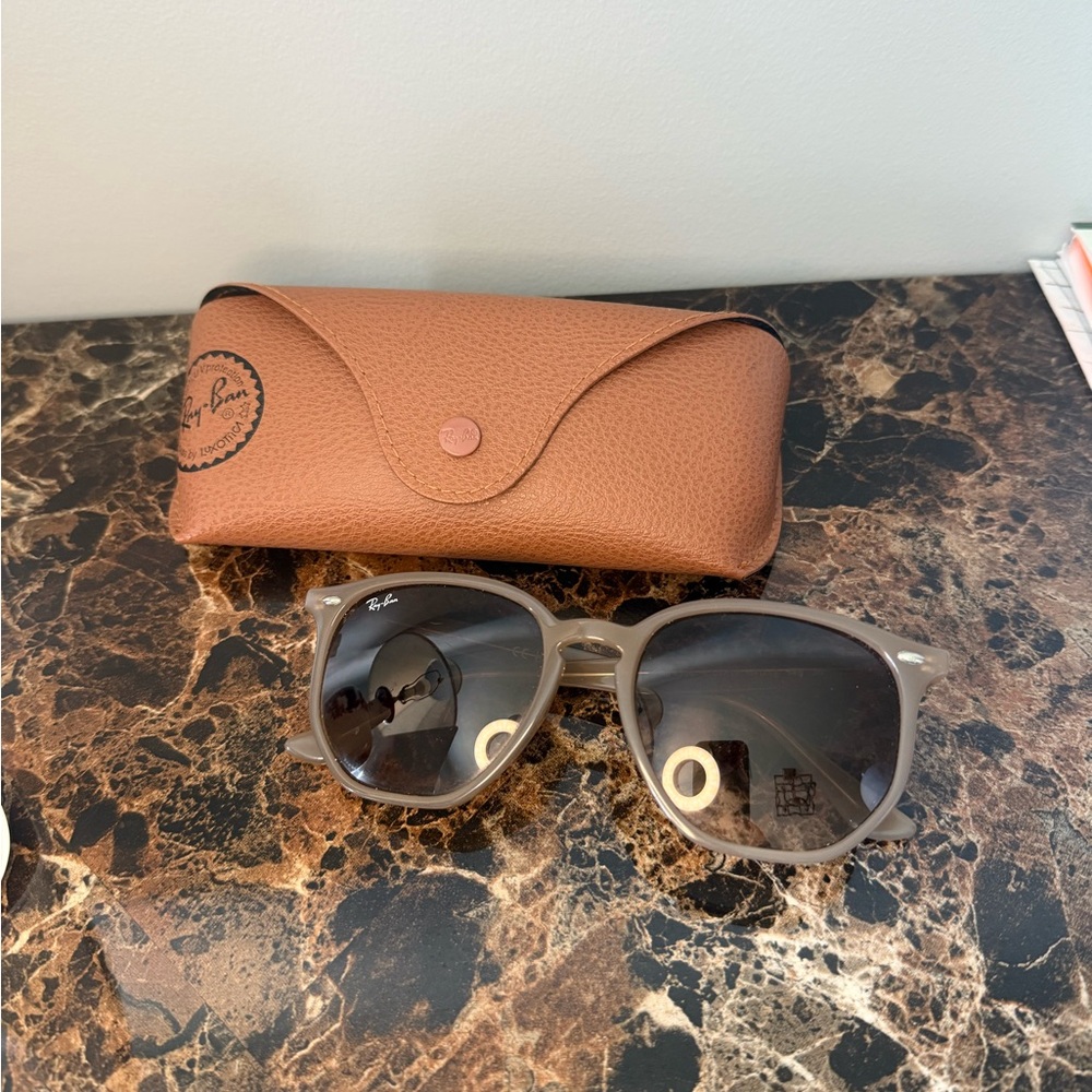 Ray-Ban Gray Aviator Sunglasses with Classic Design